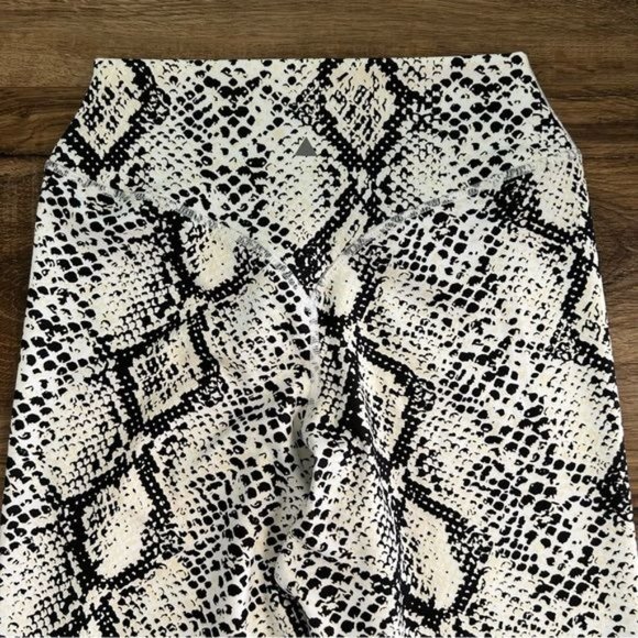 BALANCE ATHLETICA The Ascend Pant Legging in Black White Python Size M NWOT - Picture 8 of 11